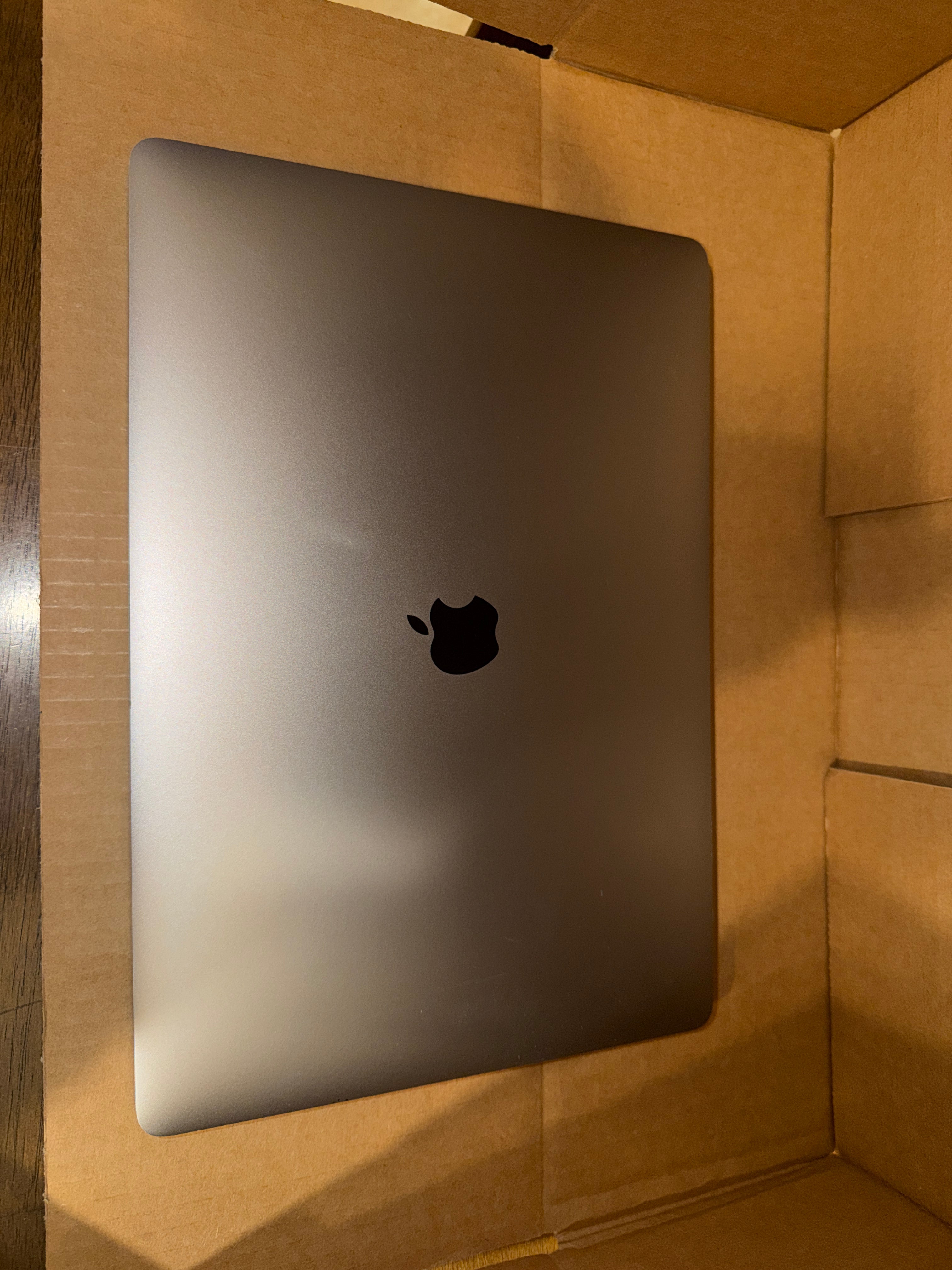 Apple Macbook Pro i7, 16GB, 256GB - A1707 Fair