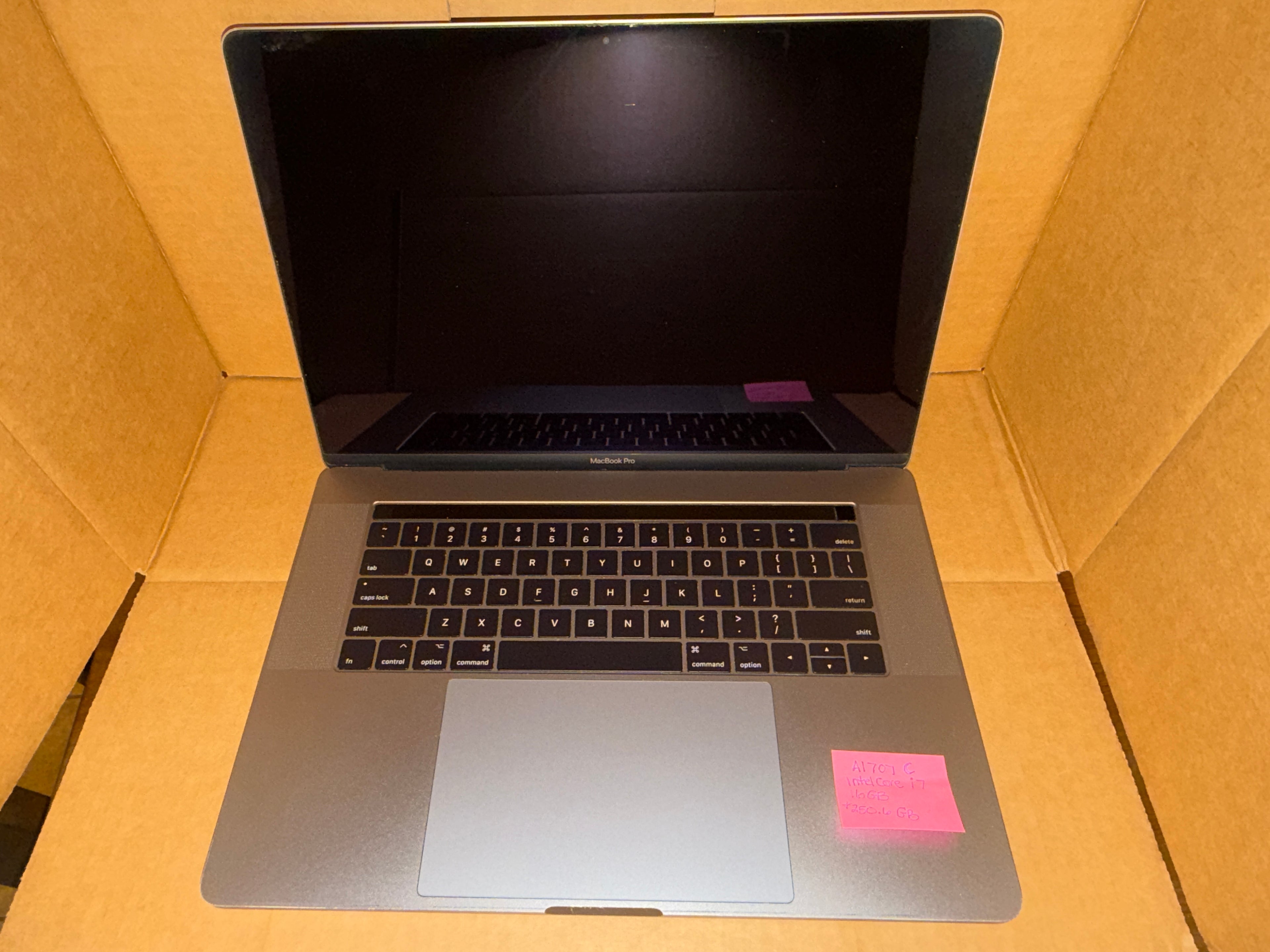 Apple Macbook Pro i7, 16GB, 256GB - A1707 Fair