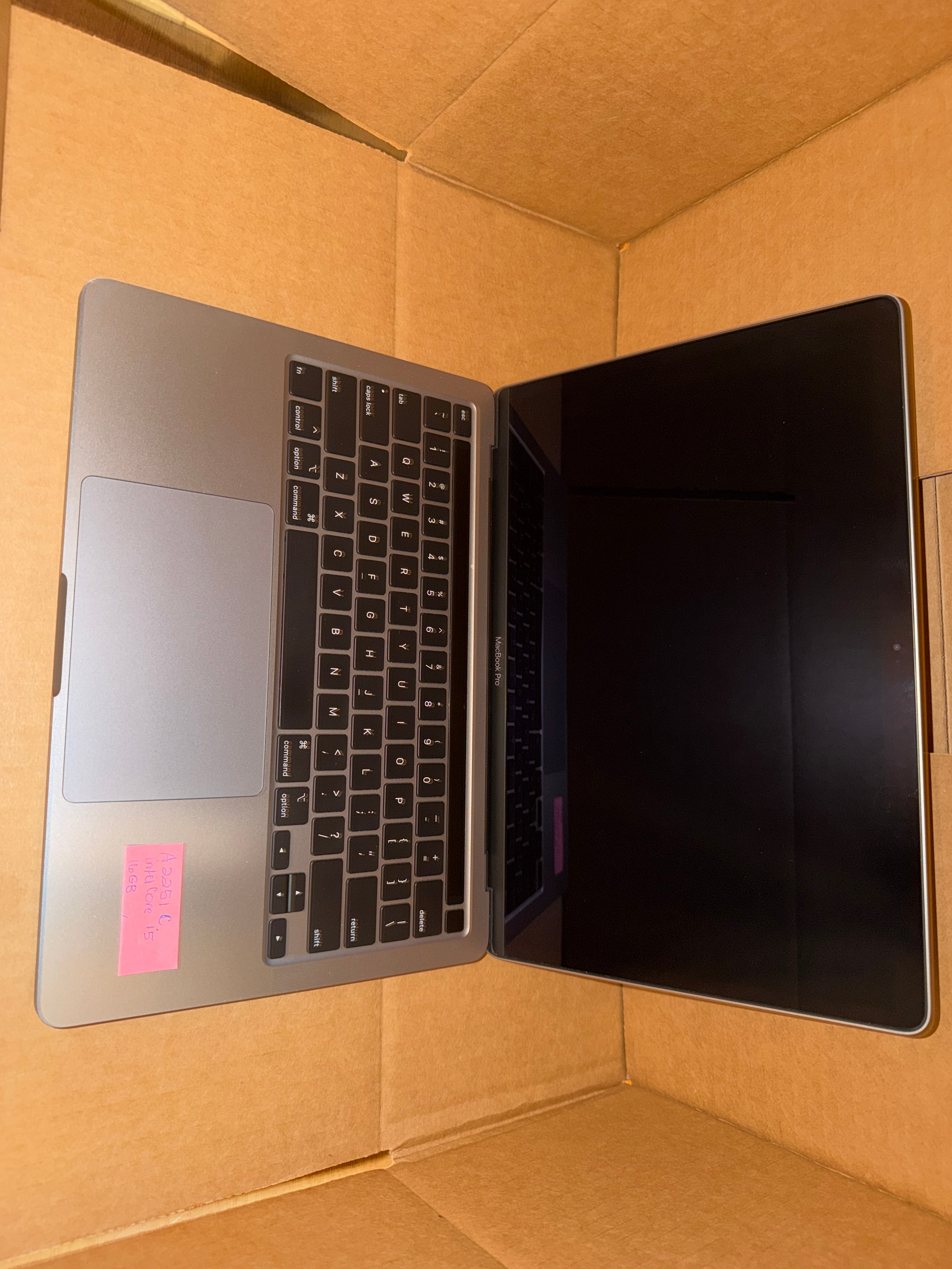 Apple Macbook Pro i5, 16GB. 512GB - A2251 Fair