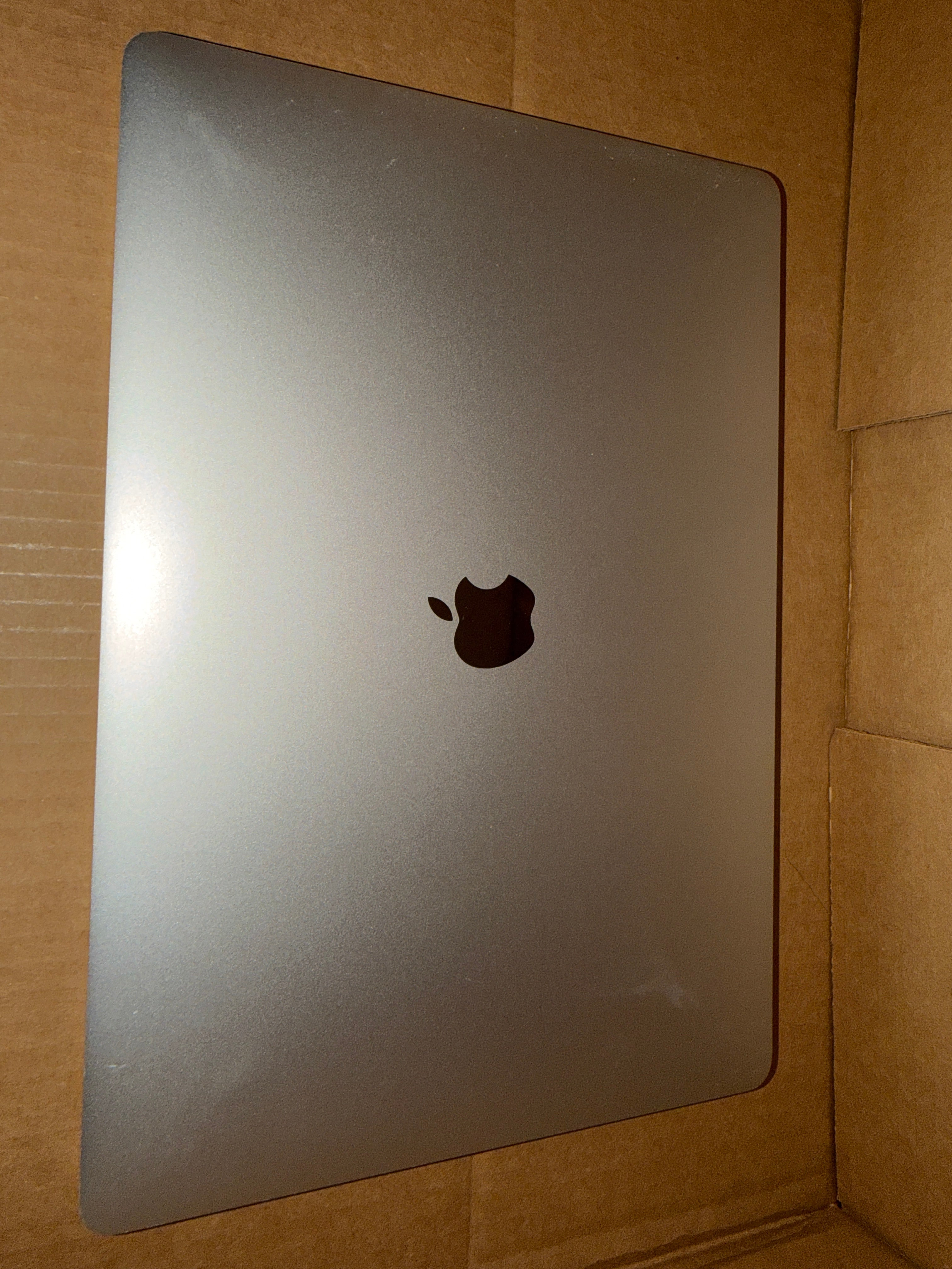 Apple Macbook Pro i7, 16GB, 512GB - A1990 Good