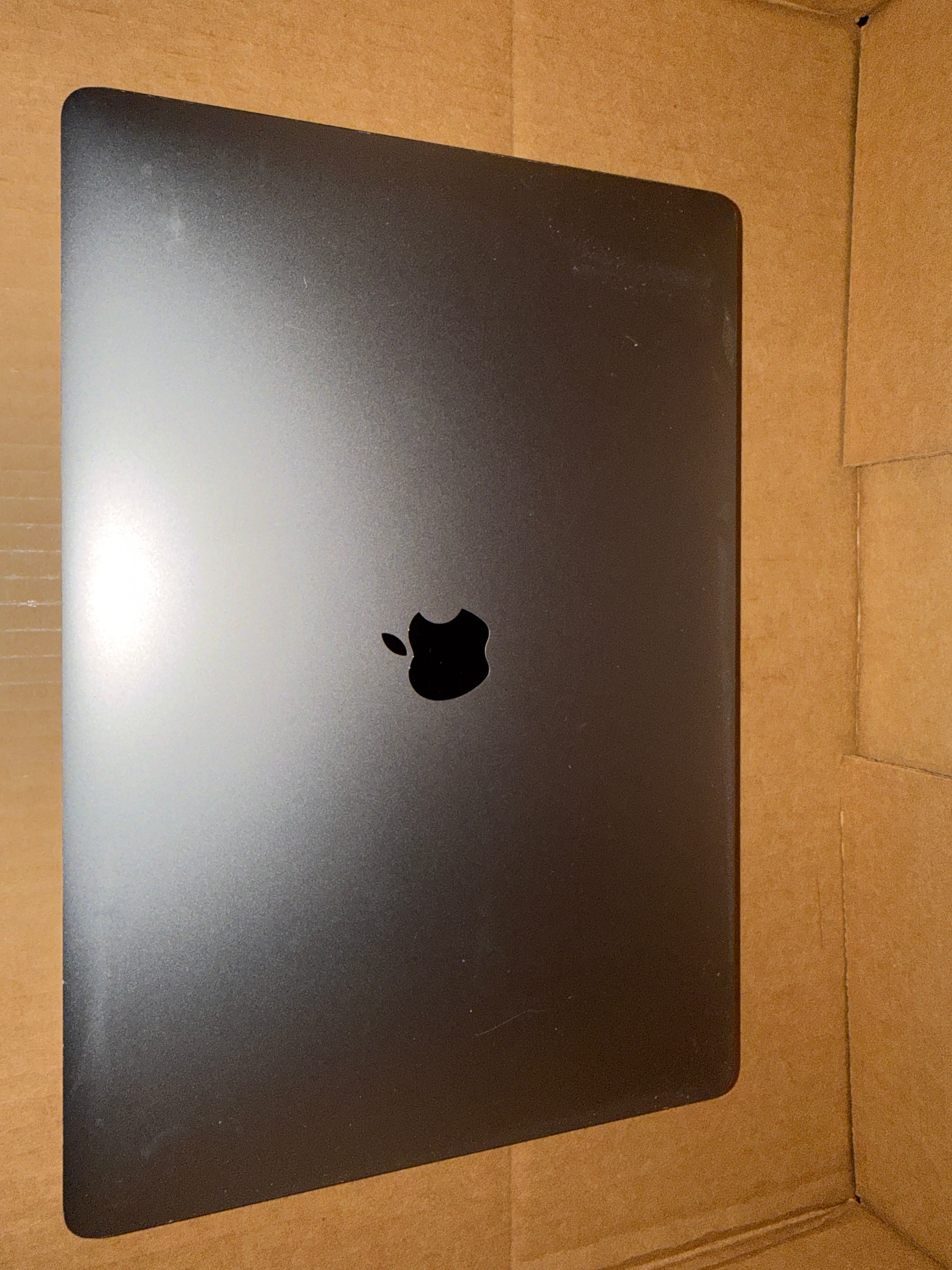 Apple Macbook Pro i9, 32GB, 512GB - A1990 Damaged