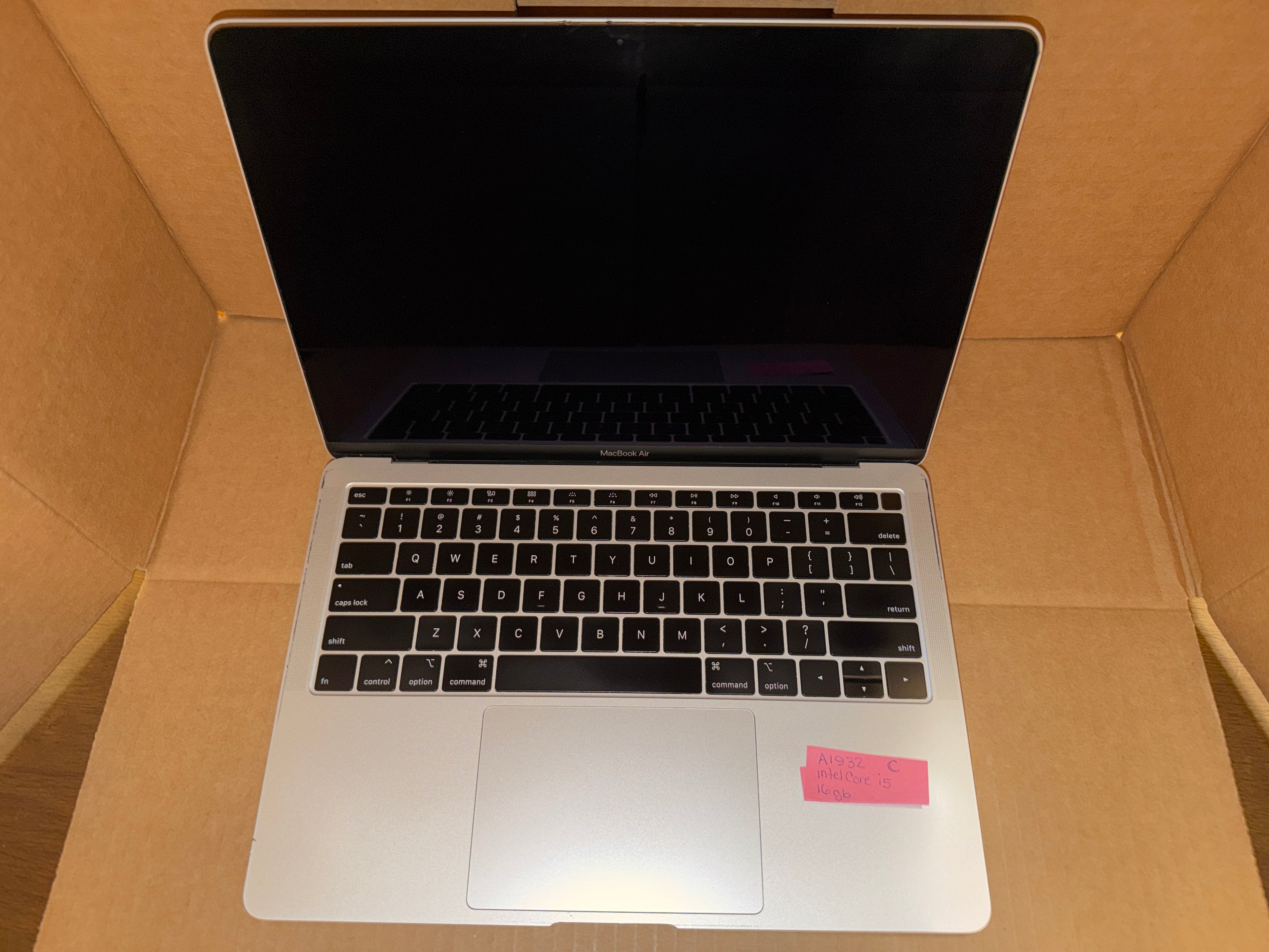Apple Macbook Air i5, 16GB, 512GB - A1932 Fair