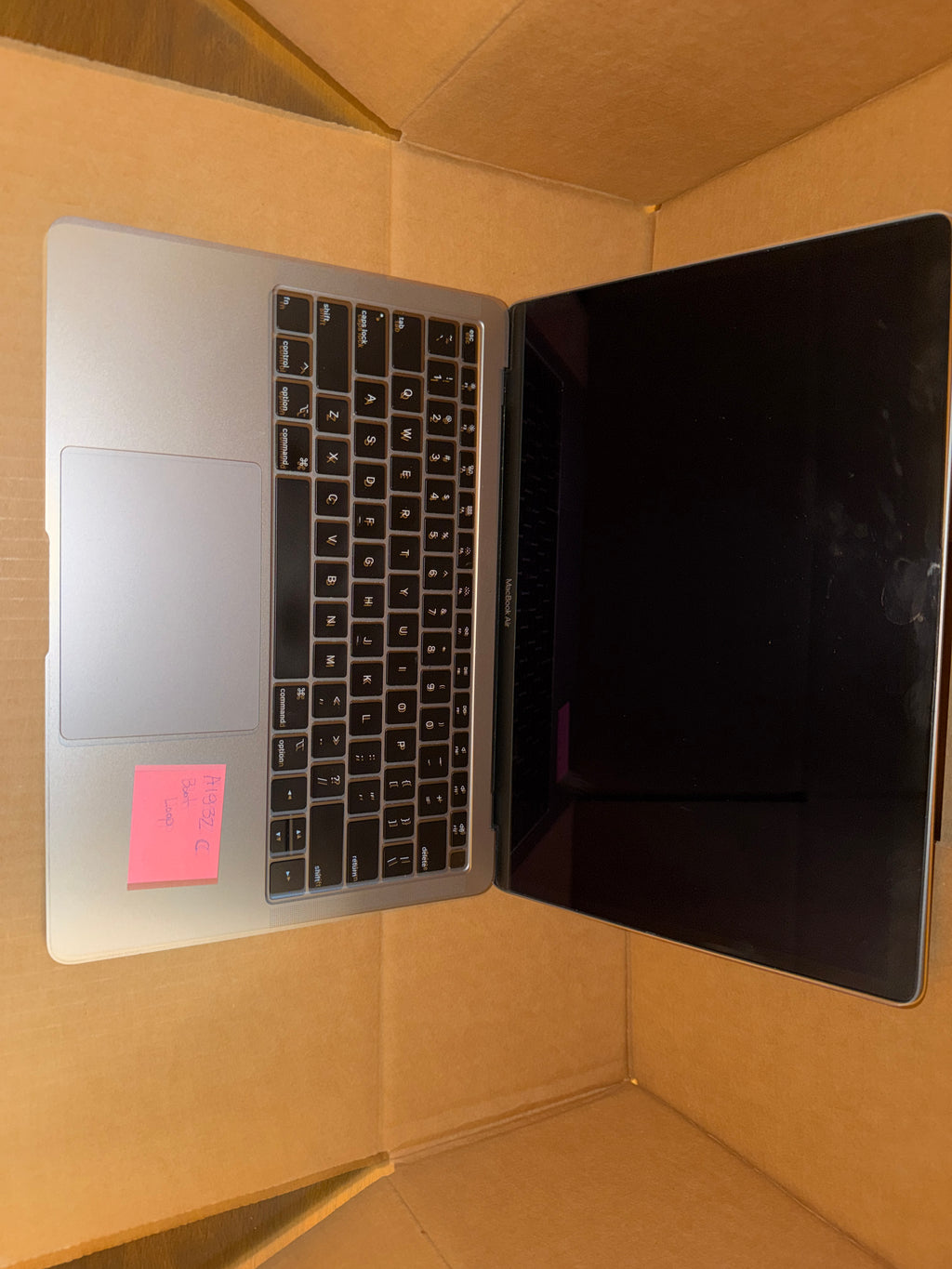 Apple Macbook Air i5, 16GB, 512GB - A1932 Damaged