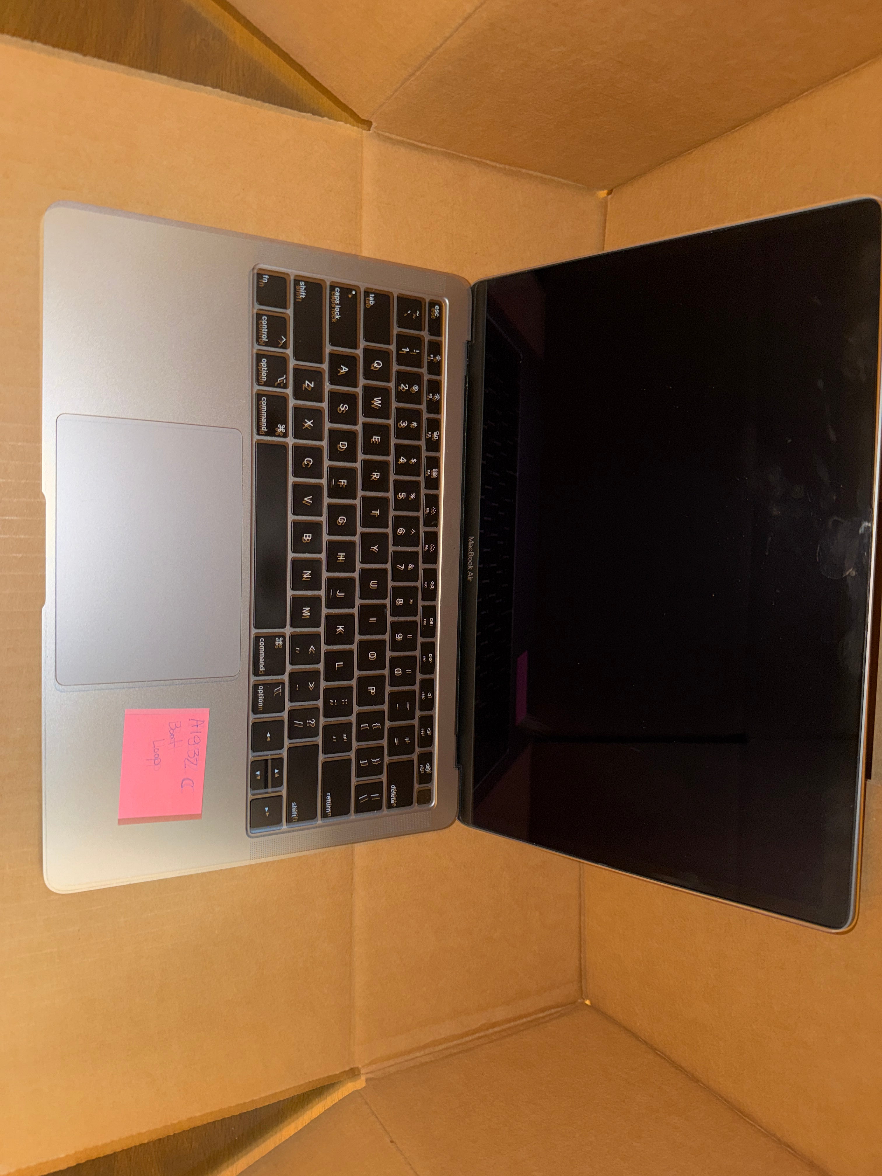 Apple Macbook Air i5, 16GB, 512GB - A1932 Damaged