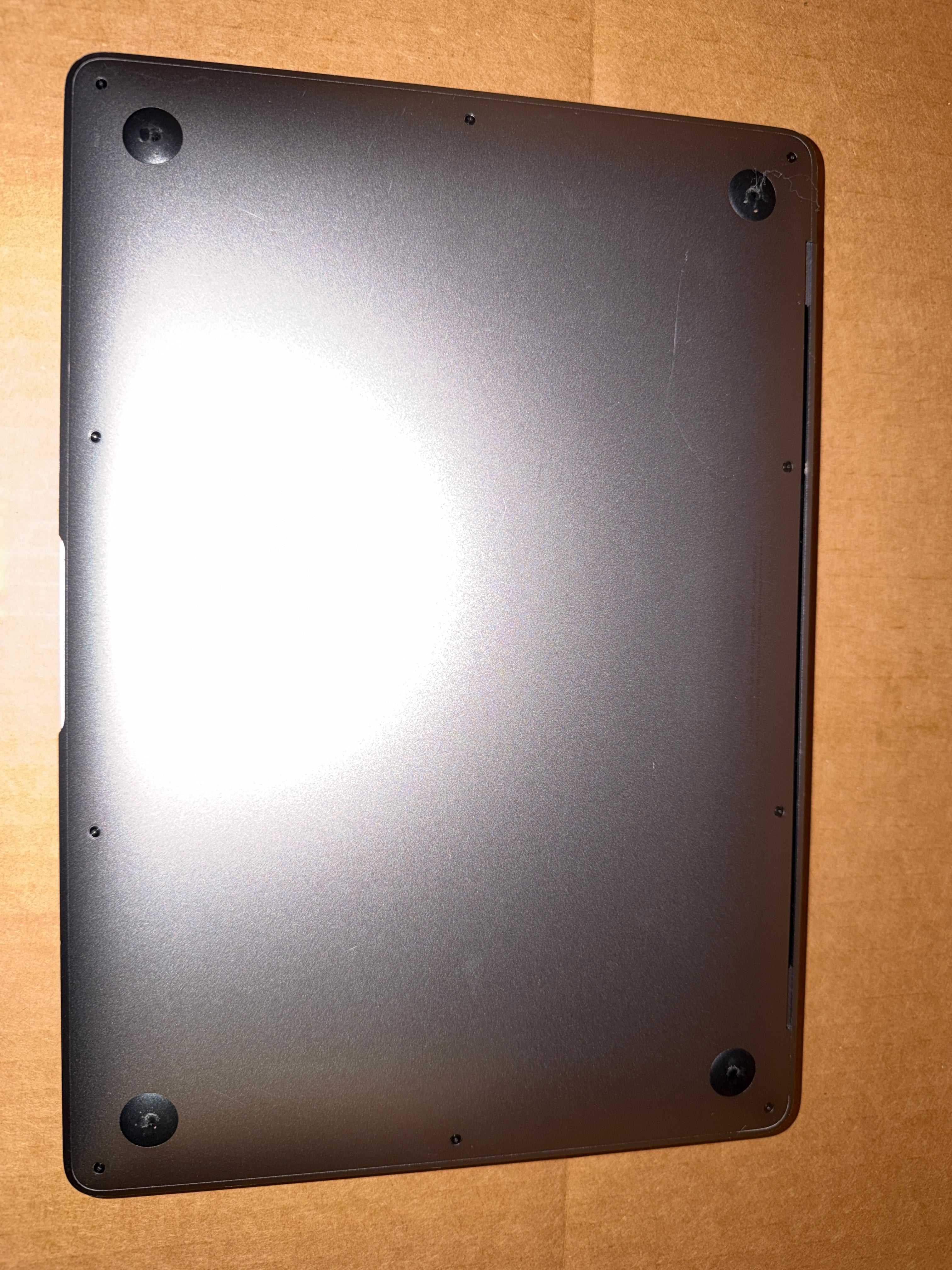 Apple Macbook Air i5, 16GB, 512GB - A1932 Damaged